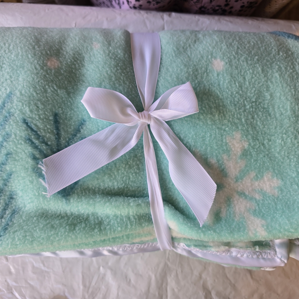 Mint Green Snowflake Fleece Blanket New Handmade 63x49  Inch With Silk Trim